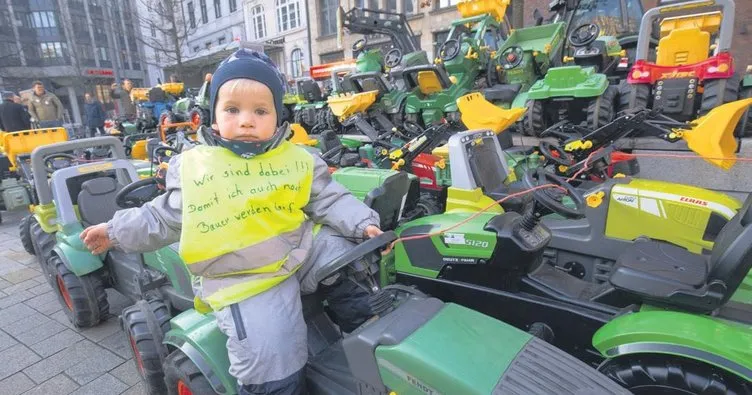 4 bin traktörle iklim protestosu
