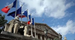 Fransa’da bütçe oylaması yarın yapılacak