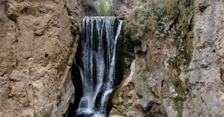 Tarih içindeki doğal güzellik Yarhisar Şelalesi sonbaharda da ilgi çekiyor