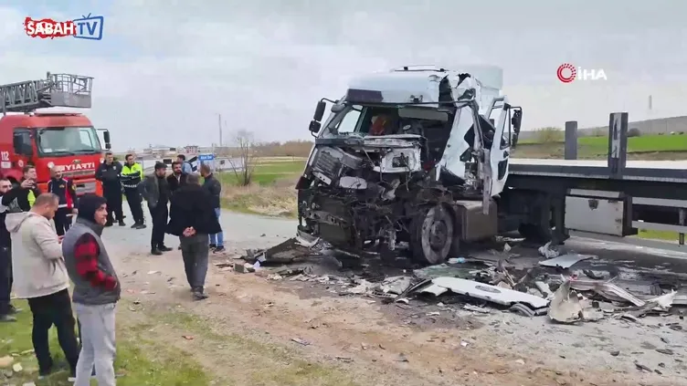 Ahlat’ta iki tır çarpıştı: 1 yaralı