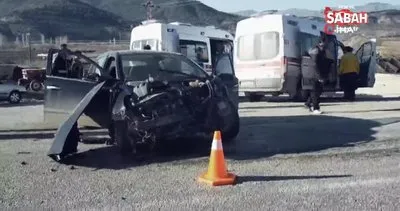 Çorum’da kamyon ile otomobil çarpıştı: 3 yaralı | Video