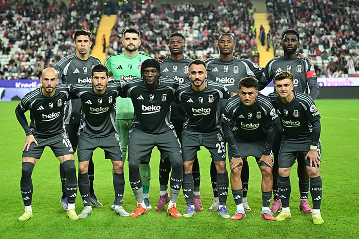 besiktas-nefes-aldi-kartal-antalyasporu-3-1-maglup-etti-1762628983462.jpeg