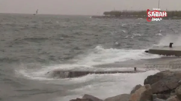 Maltepe’de fırtınayla birlikte dev dalgalar kıyıya vurdu | Video