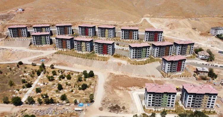 Elazığ’da 304 depremzede daha yeni evlerine kavuştu