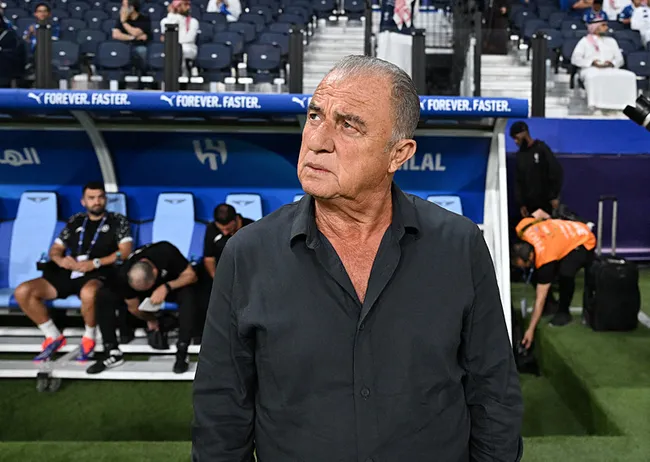 galatasarayda-sahne-okan-burukun-iki-efsaneyi-yakayabilir-1746597091876.jpg