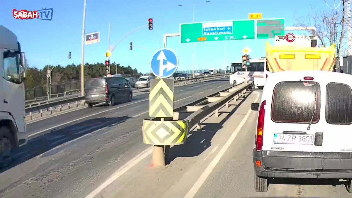 Arnavutköy’de kırmızı ışıkta geçen hafriyat kamyonu servis aracına böyle çarptı: 1 yaralı videosunu izle Arnavutköy’de kırmızı ışıkta geçen hafriyat kamyonu servis aracına böyle çarptı: 1 yaralı videosunu izle