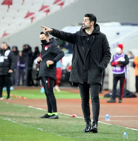 Son dakika: Sivasspor’dan Volkan Demirel için flaş iddia! Genç oyuncuya küfür etti: “Futbolculukta kalmış…”