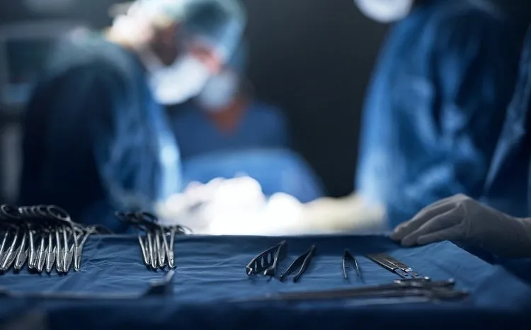 Doktorları şoke eden vaka! 4 yıl "dışkısını" kusarak yaşadı: 70 kilodan 41'e düştü! Meğer bağırsakları...