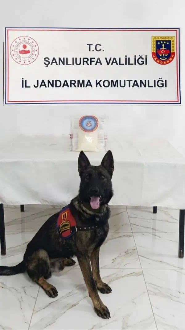 uyusturucu-operasyonu-1-kilo-metamfetamin-ele-gecirildi-1789734078124.jpg
