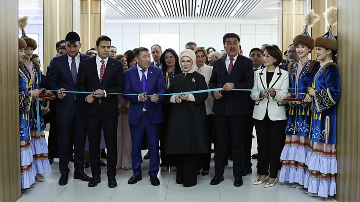 Emine Erdoğan, Kazakistan’da Sıfır Atık Eğitim Laboratuvarı’nın açılışını yaptı Emine Erdoğan, Kazakistan’da Sıfır Atık Eğitim Laboratuvarı’nın açılışını yaptı