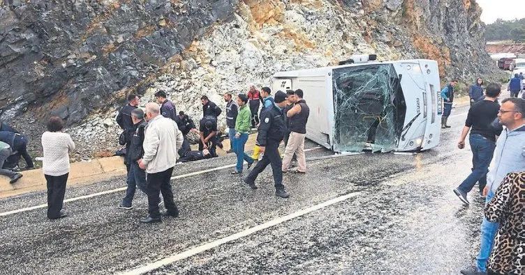 Feyzioğlu’nu korumakla görevli polisler kaza yaptı