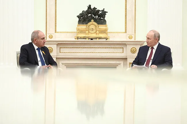 moskovada-kritik-gorusme-putin-ve-pasinyan-bir-araya-geldi-stratejik-ortaklik-ve-ittifak-vurgusu-1775071235876.jpg Rusya'dan Ermenistan hamlesi: Putin ve Paşinyan bir araya geldi! Stratejik ortaklık ve ittifak vurgusu