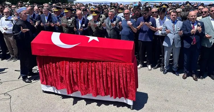 İzmir, şehit Ege Akar’ı uğurladı! Annesinin feryadı yürekleri dağladı: Oğlumu son kez doya doya görmek istiyorum!