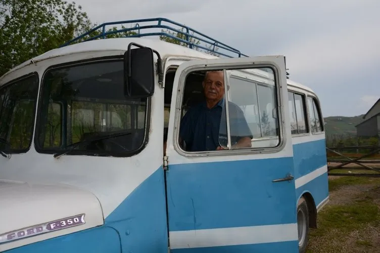 1962 model otobüsüne gözü gibi bakıyor