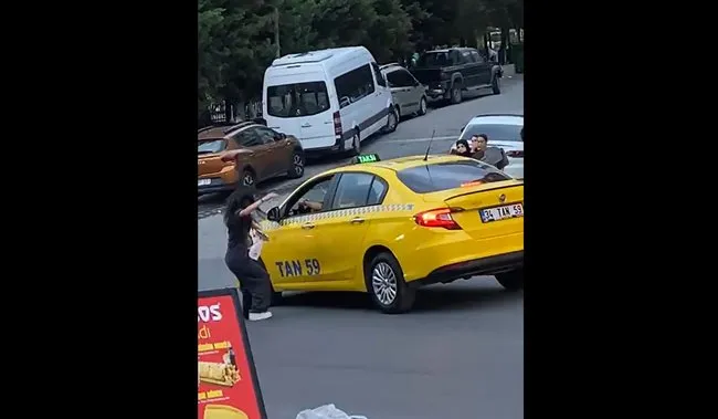 Esenyurt’ta yol ortasında taksici dehşeti! Genç kızı yumrukla bayılttı! O anlar kamerada