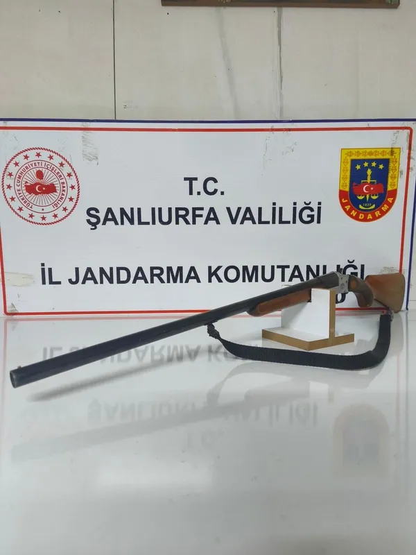 sanliurfada-yasa-disi-silah-operasyonu-4-gozalti-1766585443461.jpg