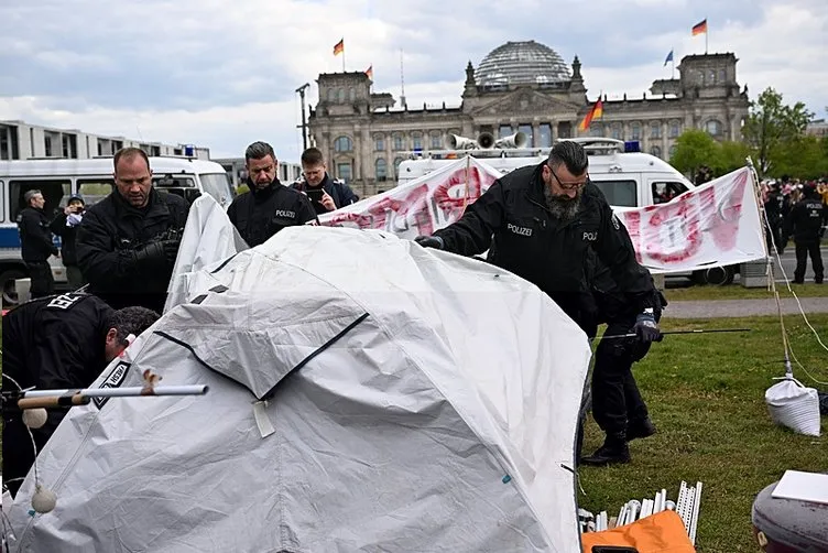 İkiyüzlü Batı birer birer dökülüyor! Almanya’da Filistin destekçilerine polis saldırdı