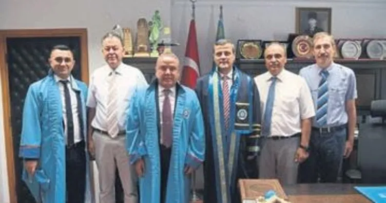 Başkan Böcek diplomasını aldı