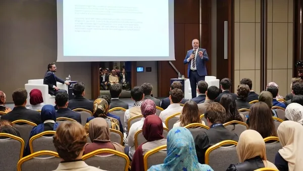 erhan-afyoncu-bosphorus-diplomasi-forumunda-genclerle-bulustu-1786785588367.jpg