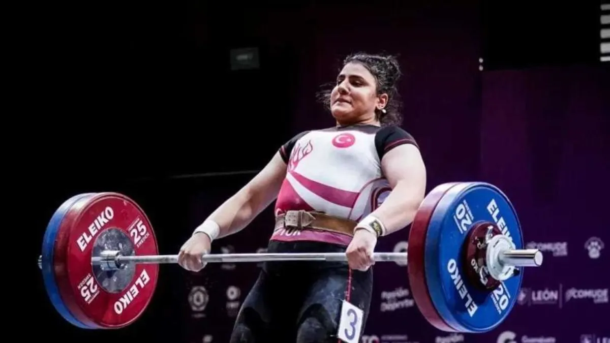 Milli halterci Tuana Süren, Avrupa Şampiyonası'nın son gününde bronz madalya elde etti