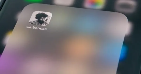 Son günlerin popüler uygulaması Clubhouse'a şok! İlk yasak geldi...