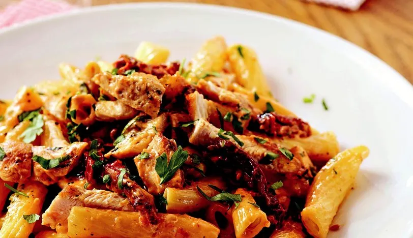 MACCHERONİ(Tavuklu ve Kurutulmuş Domatesli Makarna)