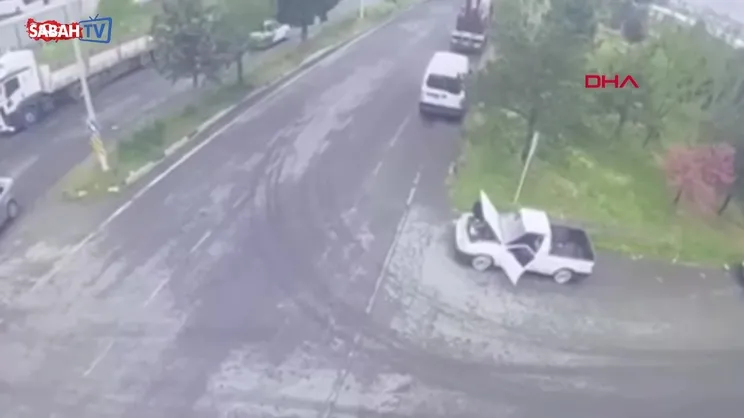 Araç ile direk arasında sıkıştı!