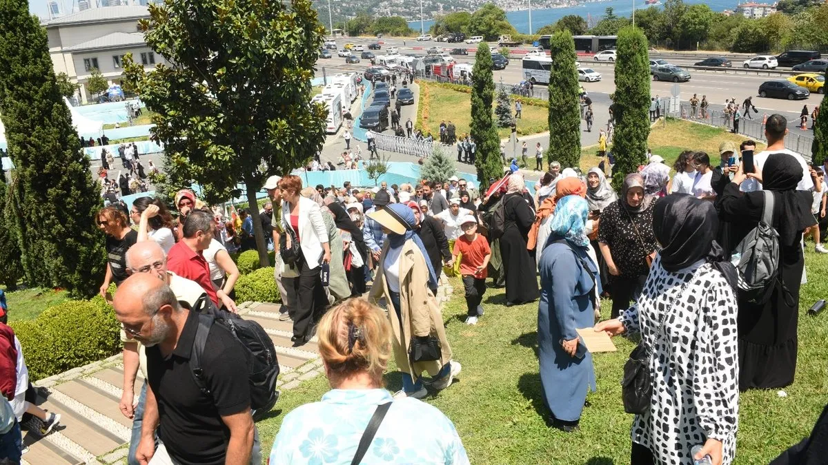 15 Temmuz şehitler makamına ziyaretçi akını