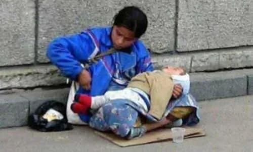 Dilencilerin kucağındaki bebekler neden sürekli uyur?