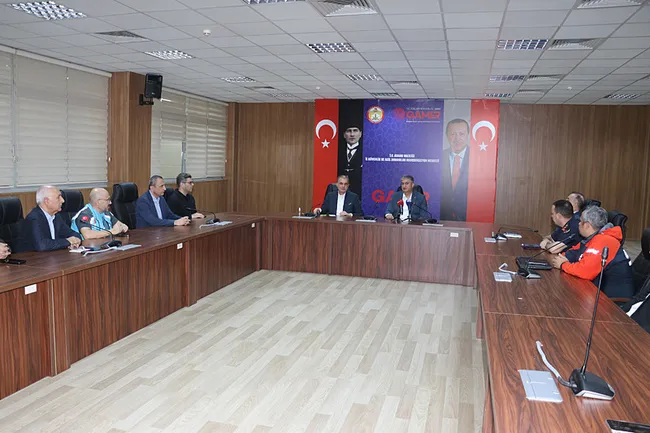 AK Parti Sözcüsü Ömer Çelik: Tek bir vatandaşımız bile yalnız kalmayacak