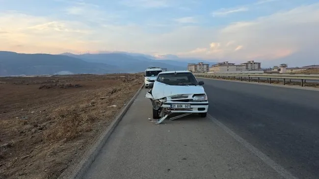 gaziantepte-carpisan-2-otomobilden-biri-takla-atti-4-yarali-1725868638730.jpg