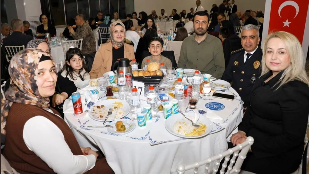 Şehit aileleri ve gazilerimiz göz bebeğimizdir Şehit aileleri ve gazilerimiz göz bebeğimizdir