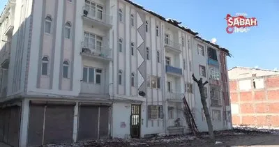 Malatya’da 4 katlı binanın çatısı çöktü | Video