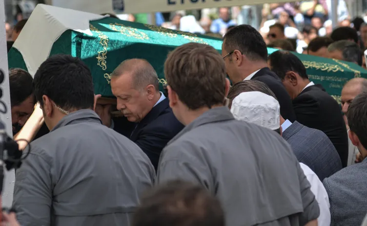 Şule Yüksel Şenler son yolculuğuna uğurlandı