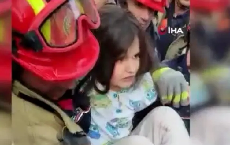 Kahramanmaraş deprem bölgesinde ağlatan anlar: 2 aylık bebek ölümünden parmağını emerek çıktı!
