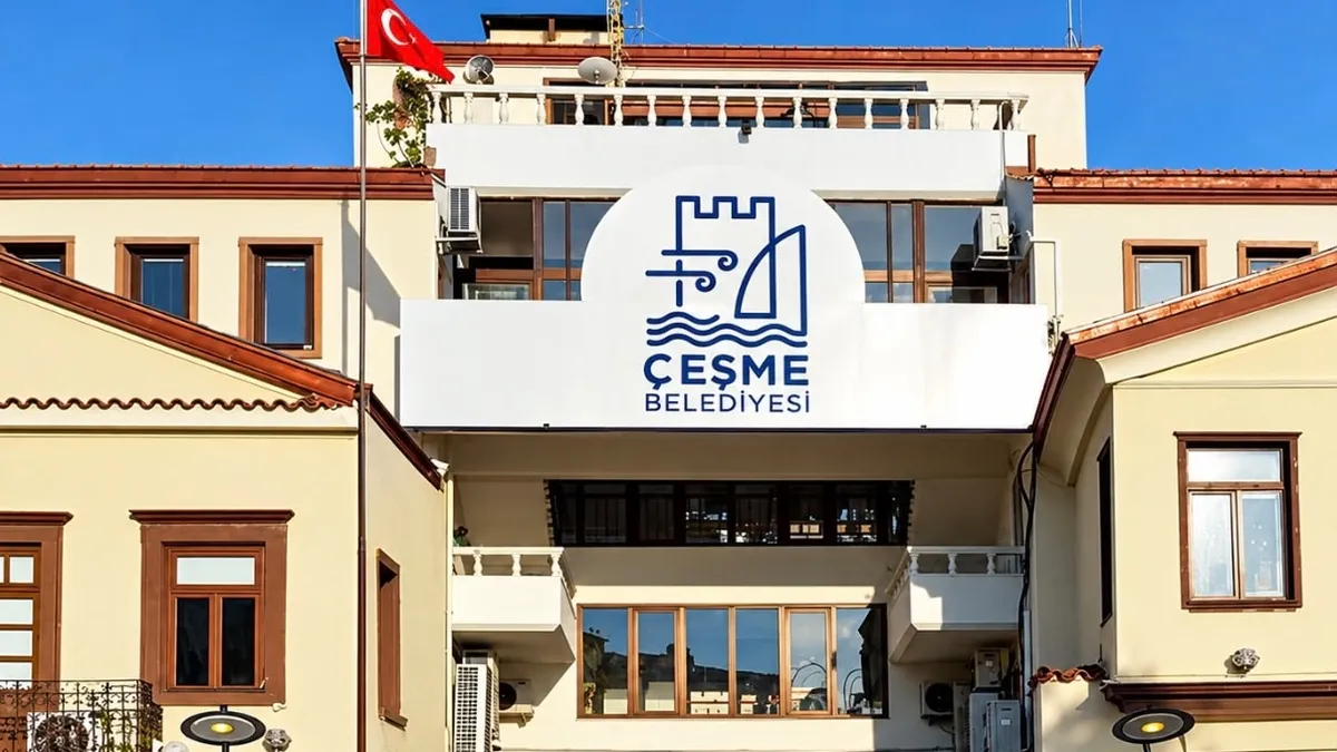 SON DAKİKA... Çeşme Belediyesi'nde rüşvet konuşmaları deşifre oldu! 11 şüpheli hakkında tutuklama talebi: Bir havuz var, hepsi paylaşıyor haber görseli