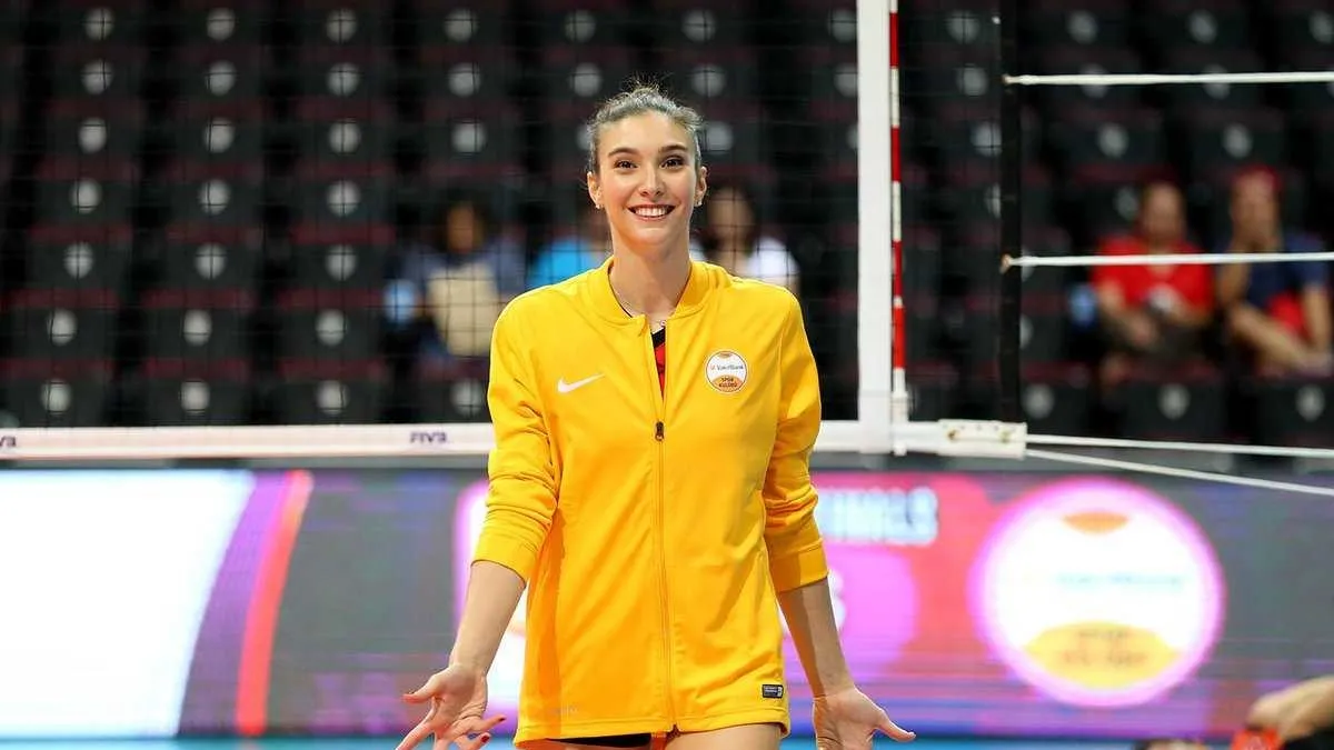 Naz Aydemir Akyol VakıfBank voleybol takımında
