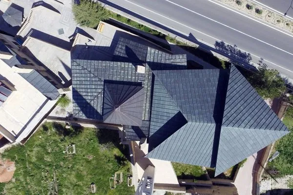 Beşgen Cami mimarisiyle dikkati çekiyor