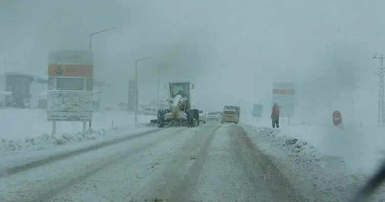 Ardahan ile Ağrı’da kar ve tipi etkili oldu! Ulaşımda aksamalar yaşandı