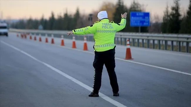 istanbulda-duzenlenecek-kosu-nedeniyle-bazi-yollar-trafige-kapatilacak-1777741559977.jpg