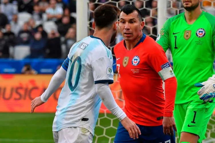 2019 Kupa Amerika Arjantin Åili maÃ§Ä±nda ortalÄ±k karÄ±ÅtÄ±! Lionel Messi ve Gary Medel kÄ±rmÄ±zÄ± kart gÃ¶rdÃ¼ler