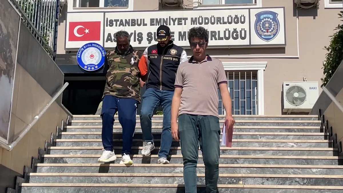 Aksaray meydanında polis ekiplerinin güvenlik önlemleri