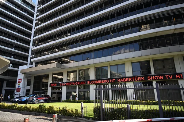 son-dakika-can-holdingin-kacak-sigara-imparatorlugu-50-milyar-dolarlik-kara-para-trafigi-tespit-edildi-1757735257934.jpg Son dakika | Can Holding'in kaçak sigara imparatorluğu: 50 milyar dolarlık kara para trafiği tespit edildi!