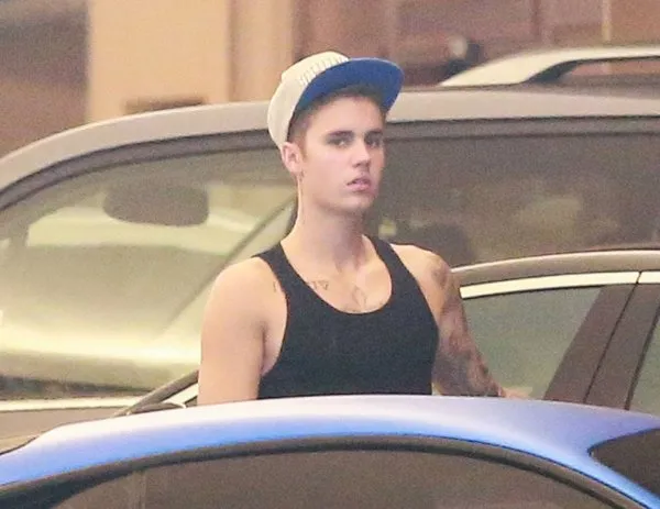 Justin Bieber Ferrari’sini açık artırmada sattı
