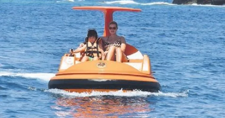 Deniz bisikletiyle gezdiler