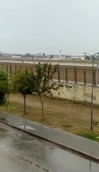 Son dakika: Adana’da akılalmaz olay! Uçağın önüne atladılar
