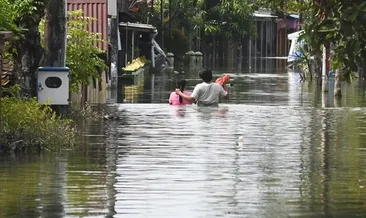 Endonezya’da sel felaketi! En az 10 ölü