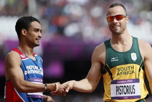 Oscar Pistorius protez bacaklarıyla yarı finale yükseldi