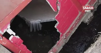 Meksika’da bir bina yolda oluşan dev çukurun içine devrildi | Video