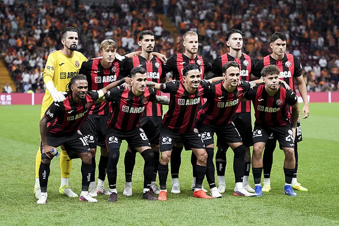 canli-super-ligde-galatasaray-corum-fk-maci-ilk-yari-oynaniyor-1786733689917.jpeg